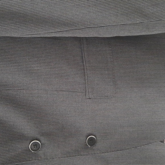 Hugo Boss Virgin Wool Super 100 dark gray pinstripe suit size 38S - Picture 3 of 16
